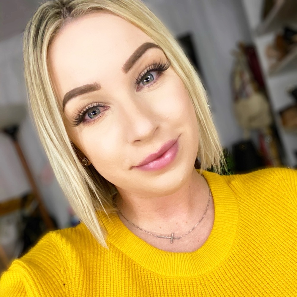 🙋🏻 MEET THE POSHER!